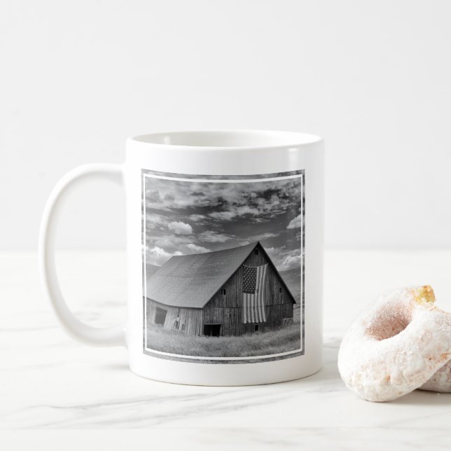 Jordbruk | BW American Flagga Barn Scene Kaffemugg (Med munk)