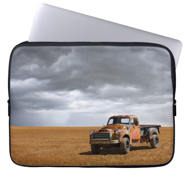 Jordbruk | Gamla Lastbil i Fält Laptop Fodral (Framsidan)