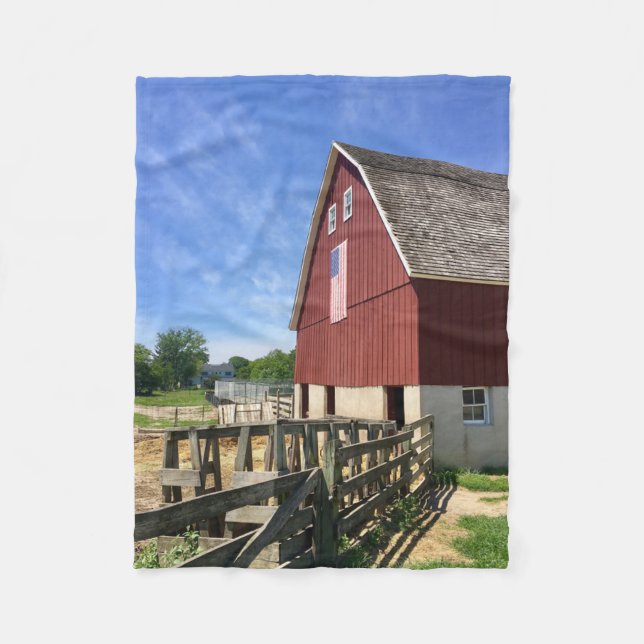 Jordbruk | Red Barn with American Flagga Fleecefilt (Framsidan)