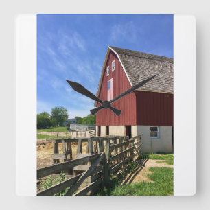 Jordbruk   Red Barn with American Flagga Fyrkantig Klocka