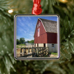 Jordbruk Red Barn with American Flagga Julgransprydnad Metall