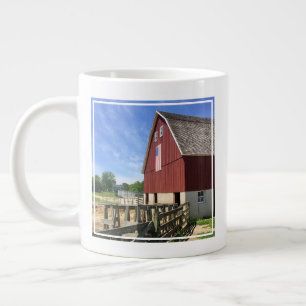 Jordbruk   Red Barn with American Flagga Jumbo Mugg