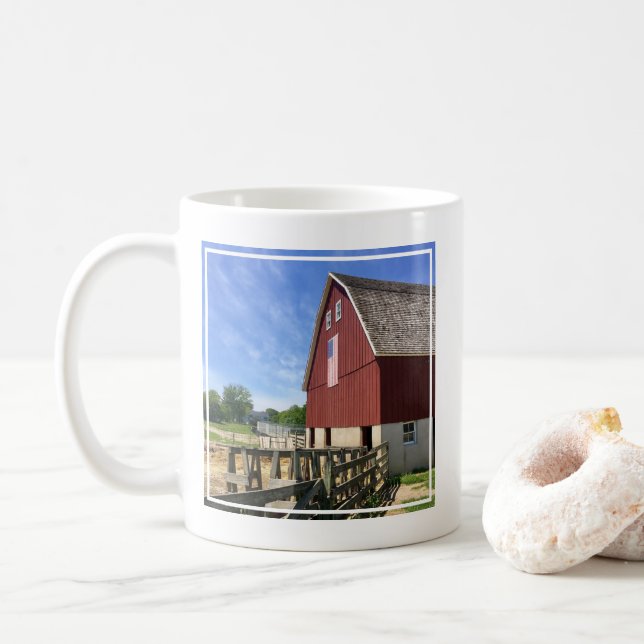 Jordbruk | Red Barn with American Flagga Kaffemugg (Med munk)