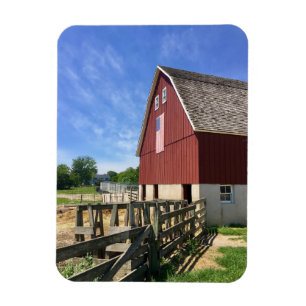 Jordbruk Red Barn with American Flagga Magnet