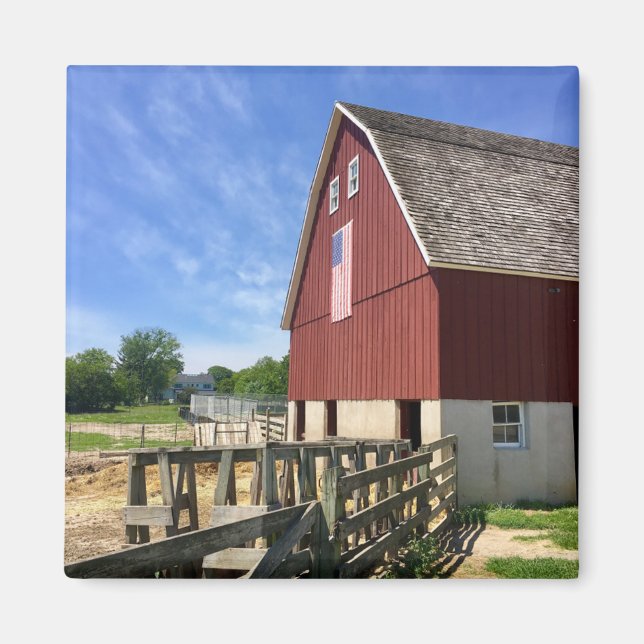 Jordbruk | Red Barn with American Flagga Magnet (Framsidan)
