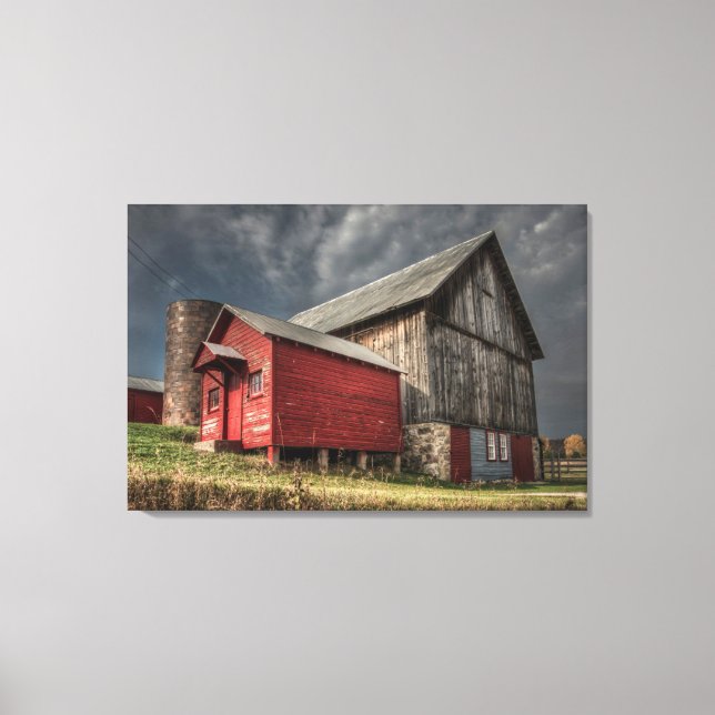 Jordbruk | Red Wooden Barn in Michigan Canvastryck (Framsida)