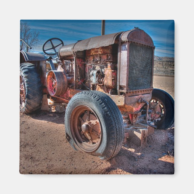 Jordbruk | Rusty Antique Tractor Magnet (Framsidan)