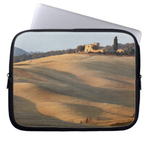 Jordbruksfält vid solnedgång, Val d'Orcia, Toscana Laptop Sleeve