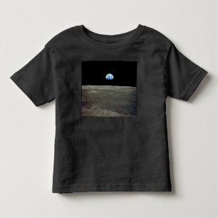 Jorden från månen i svarta rymden: Earthrise T Shirt