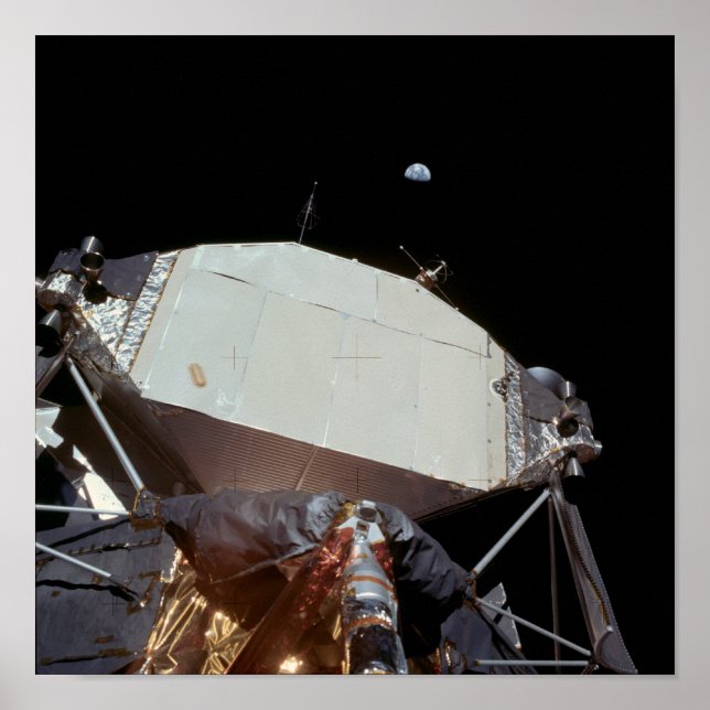 Jorden ovanför Apollo 11 Lunar Module "Eagle" Poster (Framsidan)