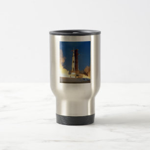 Jorden skakar när Saturn V bränner mot himlen mot Resemugg