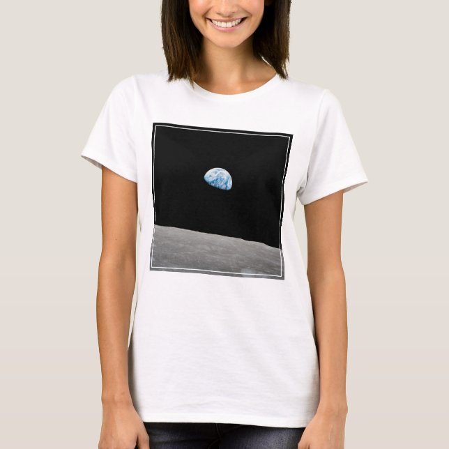Jorden Stigning över Lunar Horizon. T Shirt (Framsida)