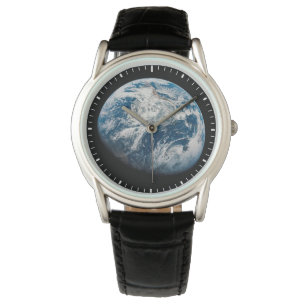 Jorden togs från Aollo 8-rymdfarkosten. Armbandsur