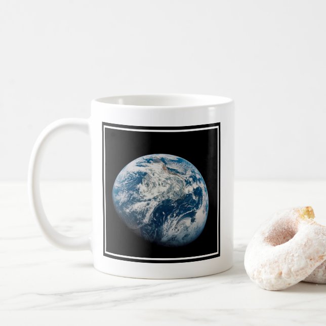 Jorden togs från Aollo 8-rymdfarkosten. Kaffemugg (Med munk)