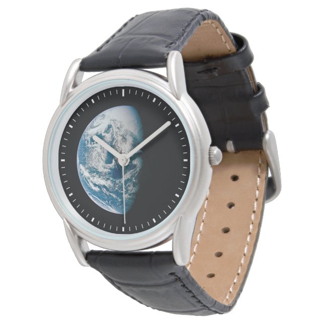 Jorden togs från Apollo 13-rymdfarkosten. Armbandsur (Vinklad)