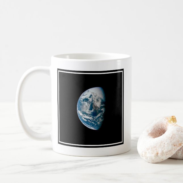 Jorden togs från Apollo 13-rymdfarkosten. Kaffemugg (Med munk)