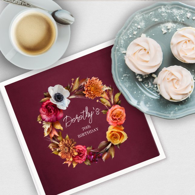 Jorden Tone Burgundy Fall Flowers 70:e födelsedage Pappersservett (This custom fall floral 70th birthday napkin will add a special touch to your party decor.)