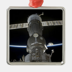 Jordens armar korsar en Soyuz rymdfarkost Julgransprydnad Metall
