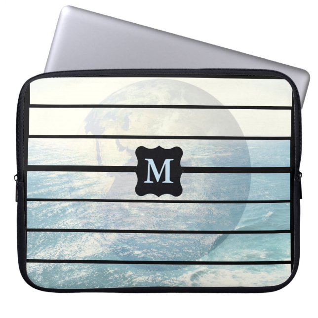 Jordens engrammerade design laptop sleeve (Framsidan)