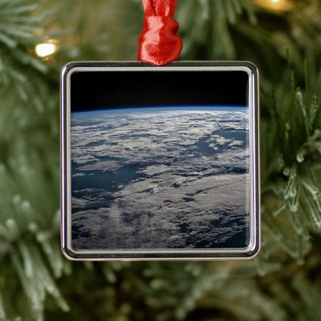 Jordens limb ovanför en grumlig Western Australien Julgransprydnad Metall (Träd)