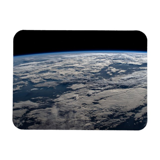 Jordens limb ovanför en grumlig Western Australien Magnet (Horisontell)