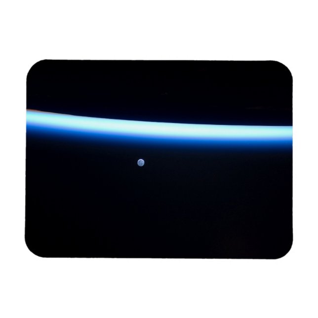 Jordens tunna atmosfär och ett gigantiskt Måne Magnet (Horisontell)