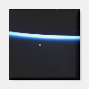 Jordens tunna atmosfär och ett gigantiskt Måne Magnet