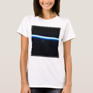 Jordens tunna atmosfär och ett gigantiskt Måne T Shirt