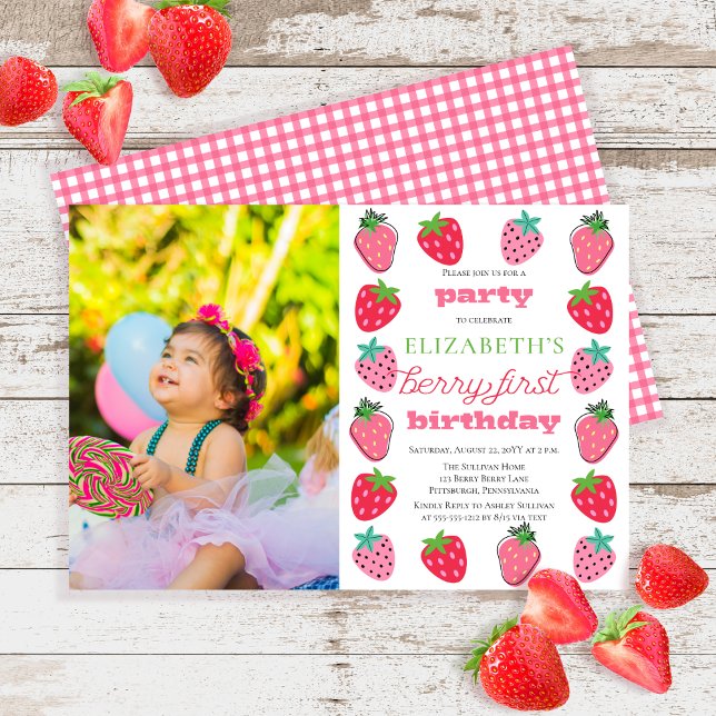 Jordgubbar Girl Photo Berry First Födelsedagsfest Inbjudningar (Strawberries Girl's Berry First Birthday Party Photo Invitation)