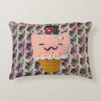 Jordgubbar-N-Cream Ice Cream Cone Amigurumi Cat Prydnadskudde