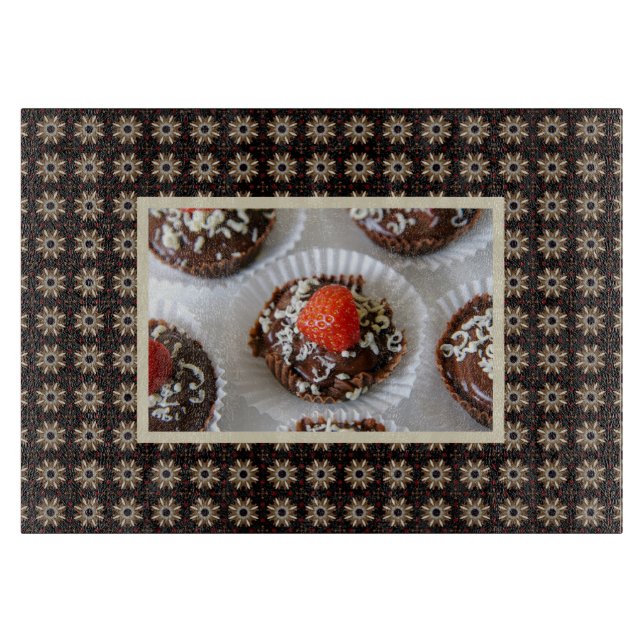 Jordgubbar och Mörk Chocolate Mousse Dessert (Framsidan)