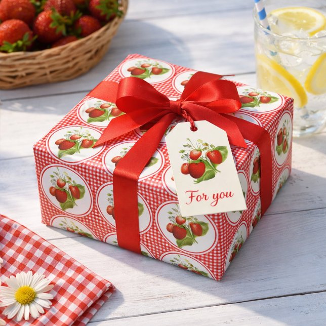 Jordgubbar och rött gingham presentpapper (Skapare uppladdad)