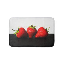 Jordgubbar på vitt över svart bmcna