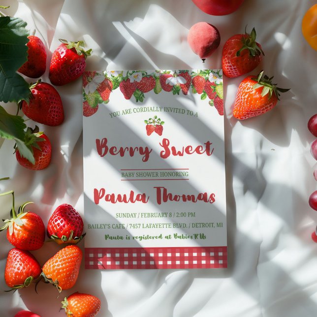 Jordgubbe, babykläder, berry Sweet Shower Inbjudningar (Skapare uppladdad)