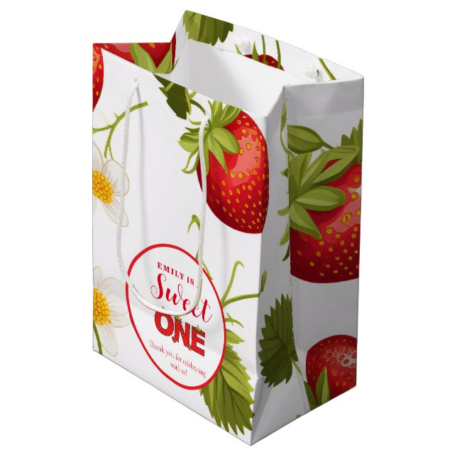 Jordgubbe Berry Sweet Birthday | Berry First (Framsidan Vinklad)