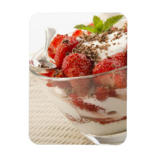 Jordgubbeefterrätt med ny yoghurt magnet