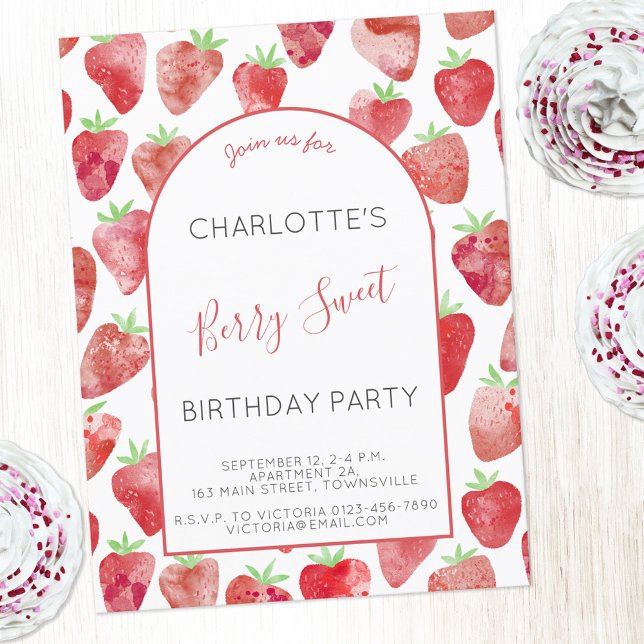 Jordgubben Watercolor Födelsedagsfest inbjudan (Strawberry watercolor Berry Sweet personalized birthday party invitation postcard)