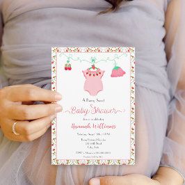 Jordgubbens babykläder med mönster baby shower inbjudningar