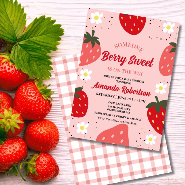 Jordgubbsbabyskor | Berry Sweet Inbjudningar (Berry Sweet baby shower invitation with pink & red strawberries on a blush background")