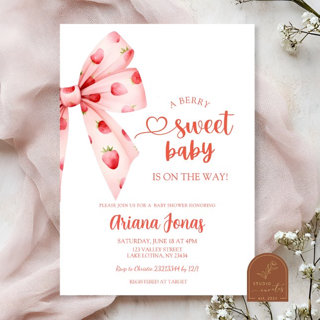 Jordgubbsbåge berry söt baby shower  inbjudningar (Skapare uppladdad)