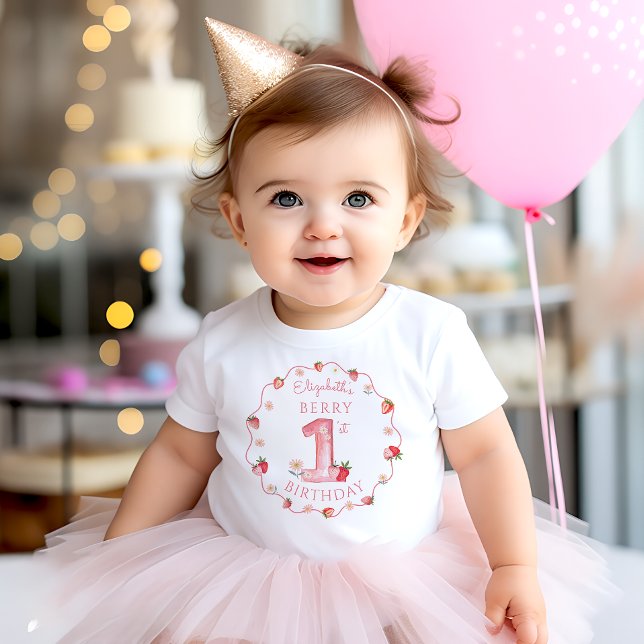 Jordgubbsberry, första födelsedag Baby T Shirt (Skapare uppladdad)