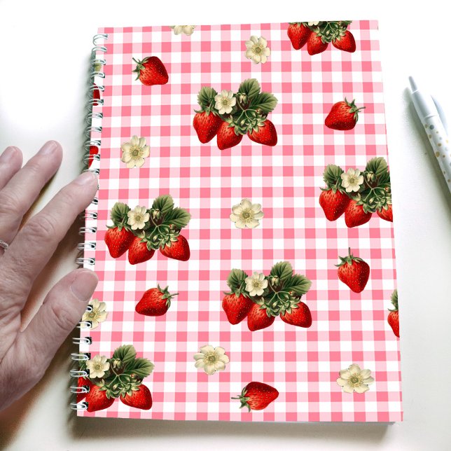 Jordgubbsdesign på röd gingham enkel anteckningsbok (Skapare uppladdad)