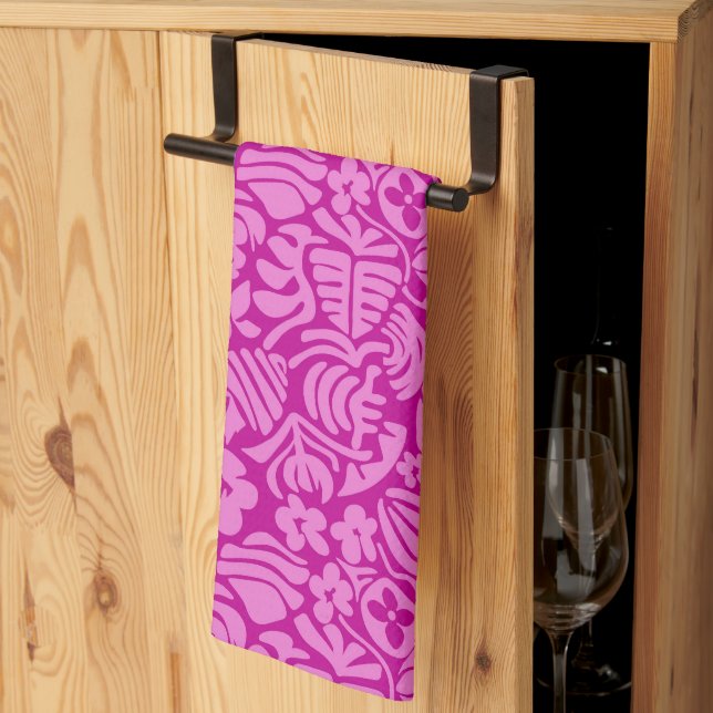 Jordgubbsfantasi i rosa kökshandduk (Thirds Fold)