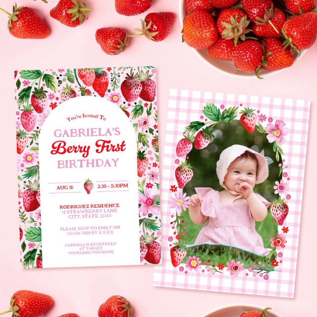 Jordgubbsflicka Berry 1:a födelsedag Rosa Foto Inbjudningar (Strawberry Girl Berry 1st Birthday Photo Invitation)