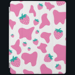 Jordgubbskädda iPad Skydd<br><div class="desc">Cute rosa cowprint som är prickad över hela jordgubbar för alla som kärlek kor</div>