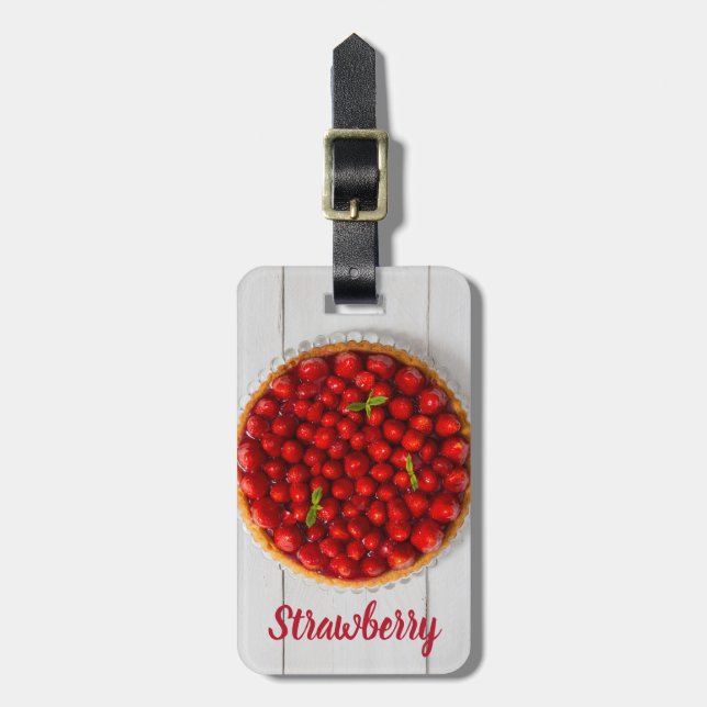 Jordgubbskaka med mynta på vitt trä bagagebricka (Vertikal Framsida)