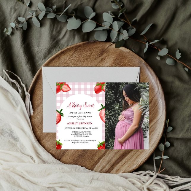 Jordgubbskirdusch | Berry Sweet baby Inbjudningar (Skapare uppladdad)