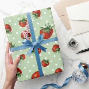 Jordgubbsmönstrad baby shower presentpapper