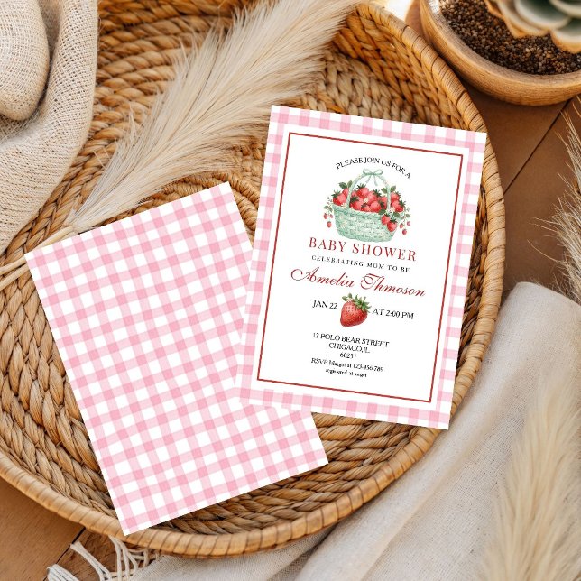 Jordgubbssöt rosa Gingham-bebisfest  Inbjudningar (Skapare uppladdad)