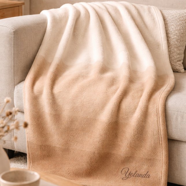 Jordlager Lugna Fleecefilt (Layered earth tones flow from beige to taupe, adding depth to calm, neutral interiors)